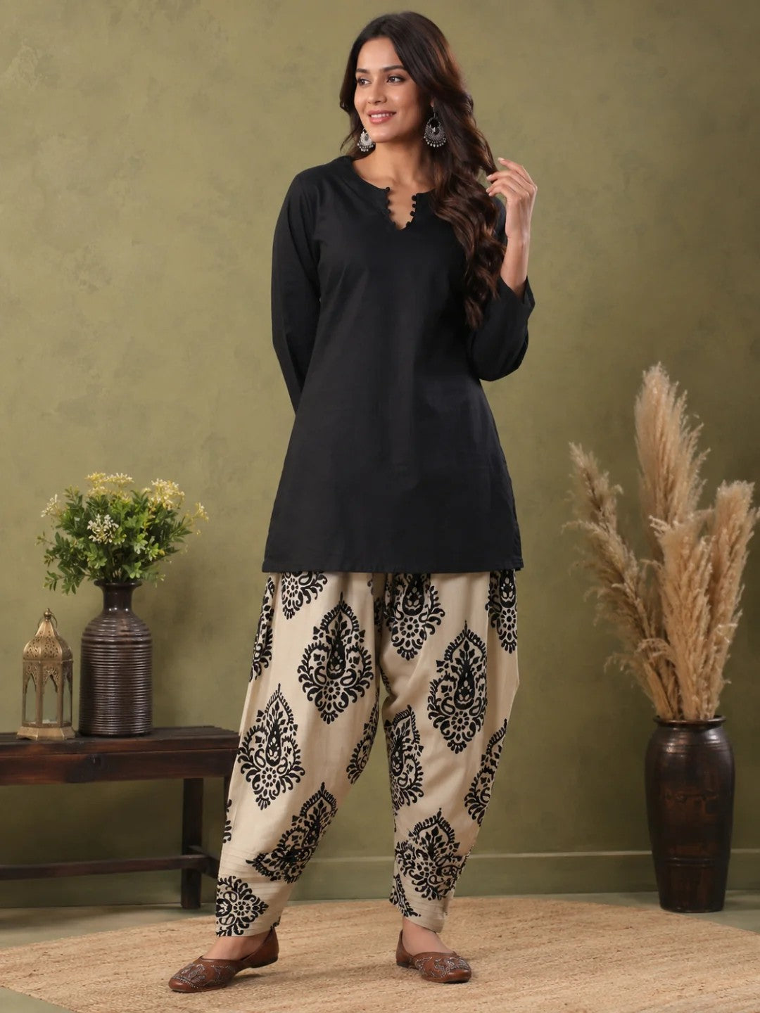 CO-ORDS-Blk Solid Printed Bottom