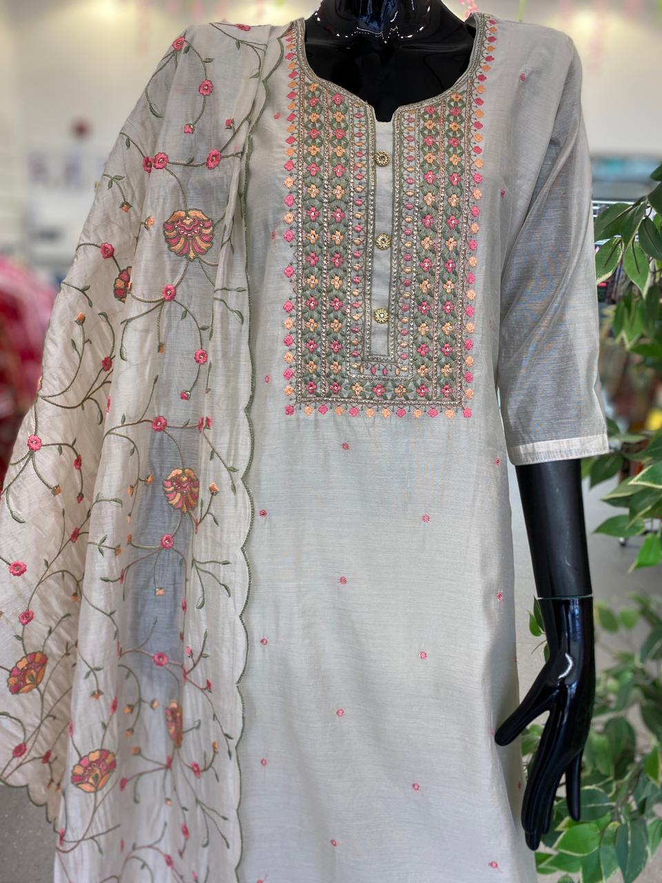 DUPATTA SET-Off-white embroidered