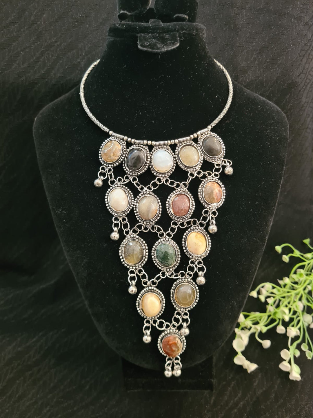 NECKLACE-Falling Stone