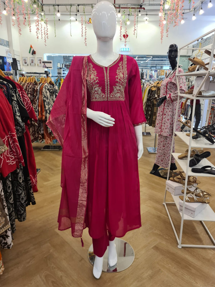 DUPATTA SET Magenta Golden Cut Beads