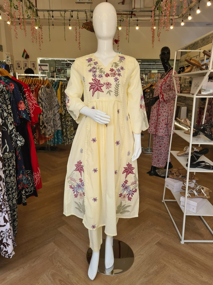 DUPATTA SET Creamish Floral Emb.