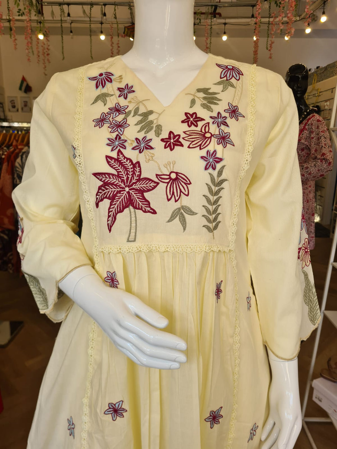 DUPATTA SET Creamish Floral Emb.
