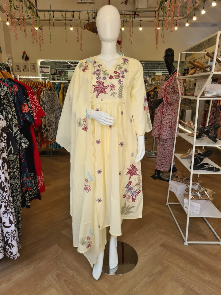 DUPATTA SET Creamish Floral Emb.