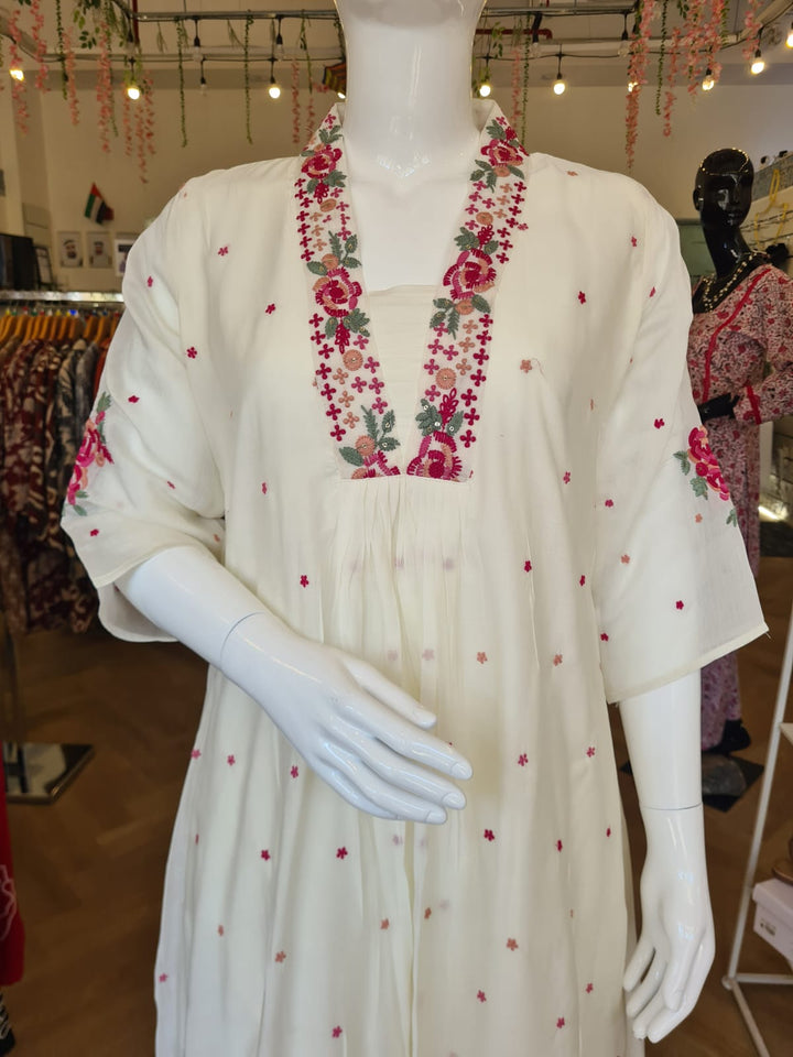 DUPATTA SET White Pink Floral Emb.