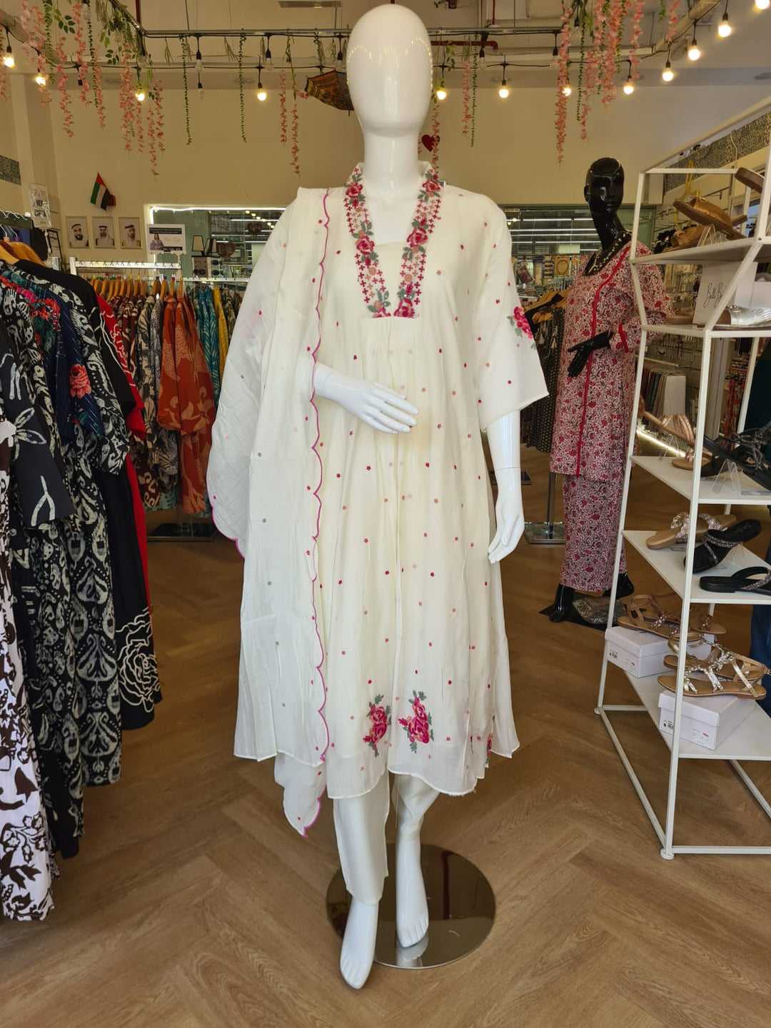 DUPATTA SET White Pink Floral Emb.
