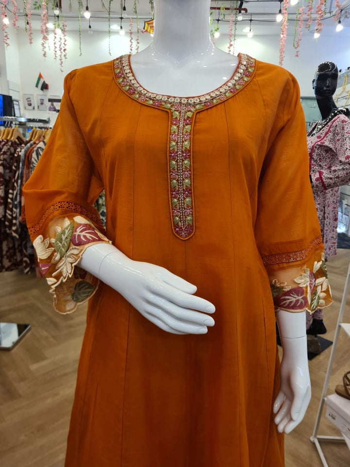 DUPATTA SET Orange, Mirror Neckline