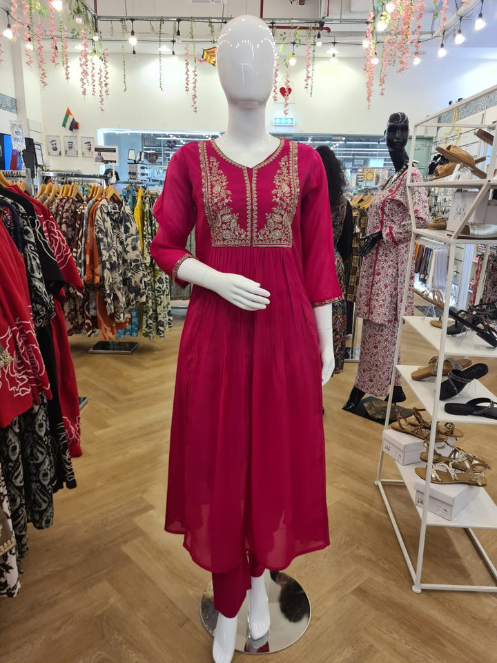 DUPATTA SET Magenta Golden Cut Beads