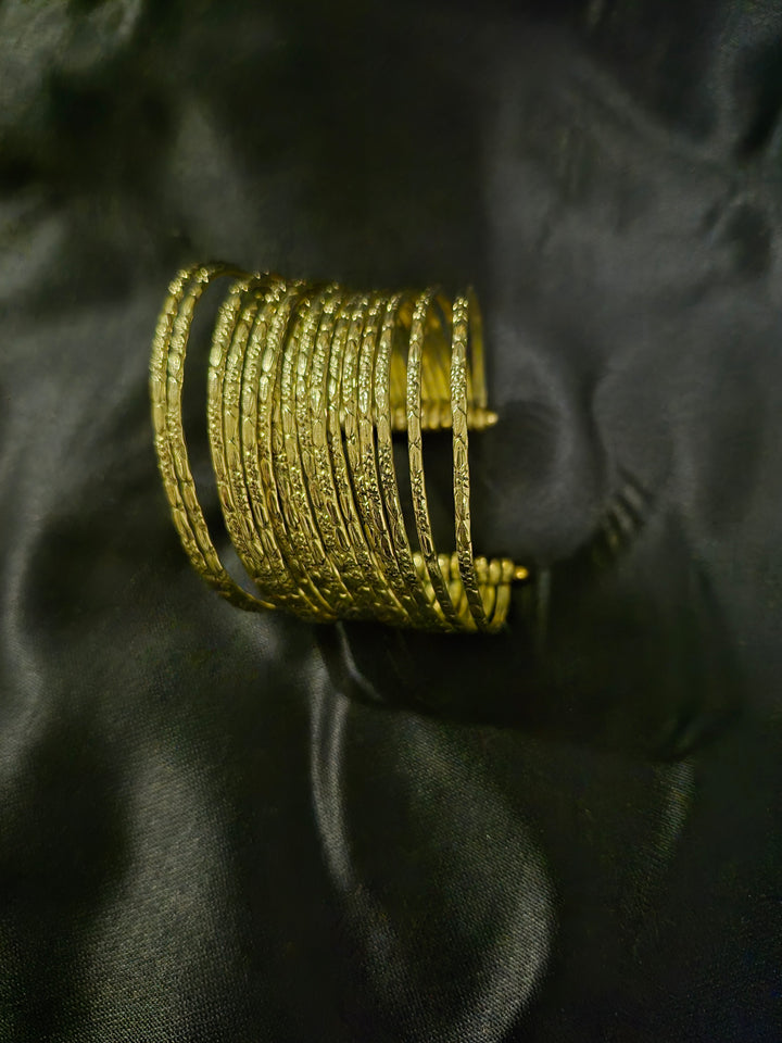 BANGLE - GOLDEN, FREE SIZE