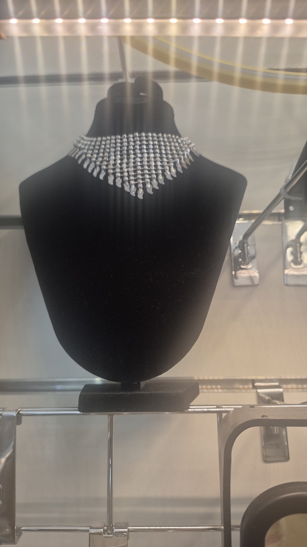 NECKLACE-Falling Stone