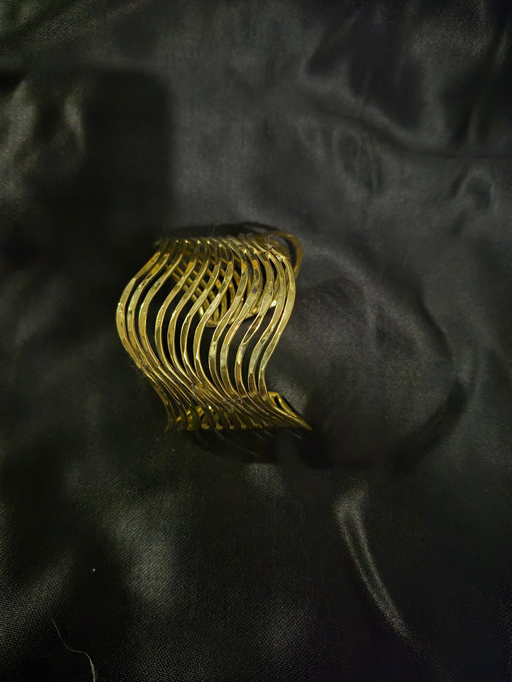 BANGLE - GOLDEN, FREE SIZE